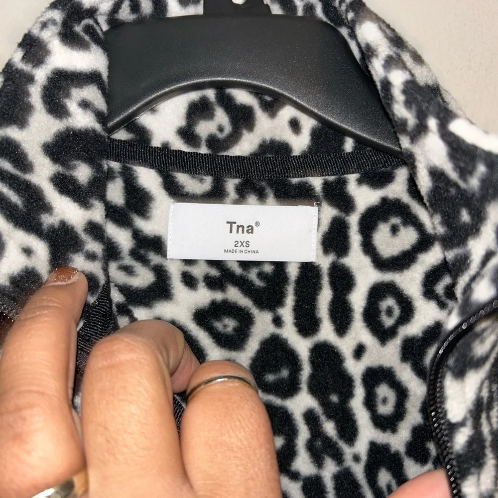 Aritzia TNA 1/4 zip fleece - black white snow leopard cropped athleisure